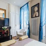 Apartment Centre *